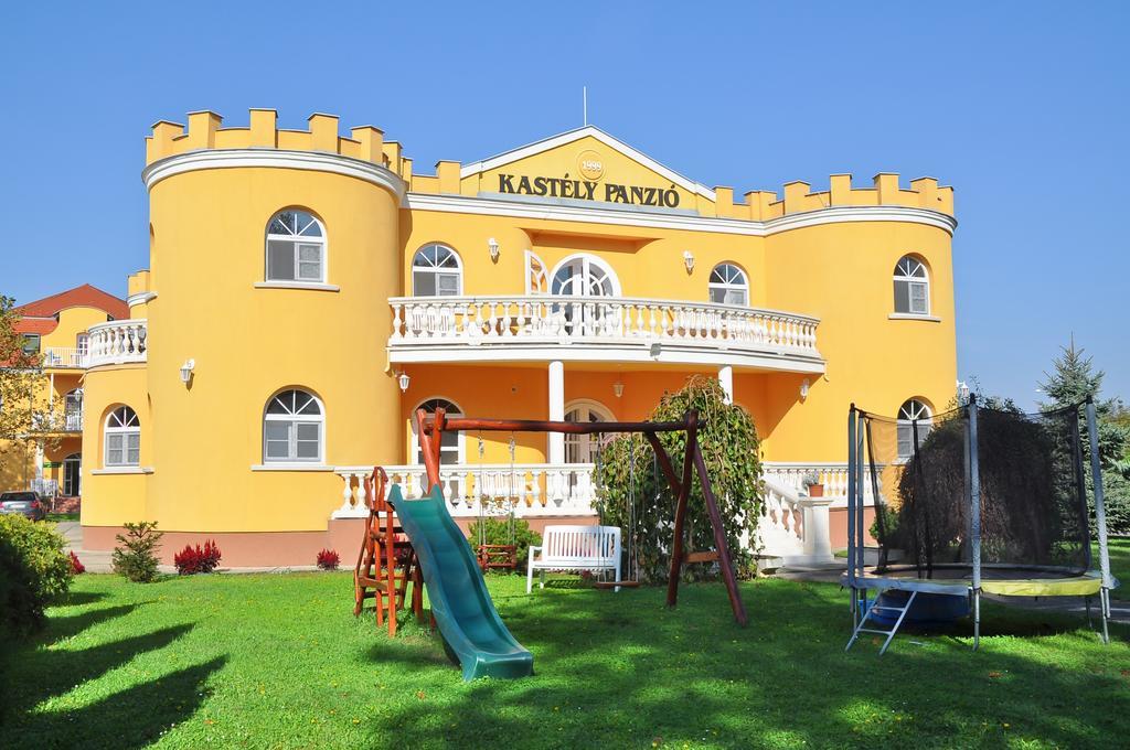ホテルKastely Panzio ハイデゥソボスロー エクステリア 写真